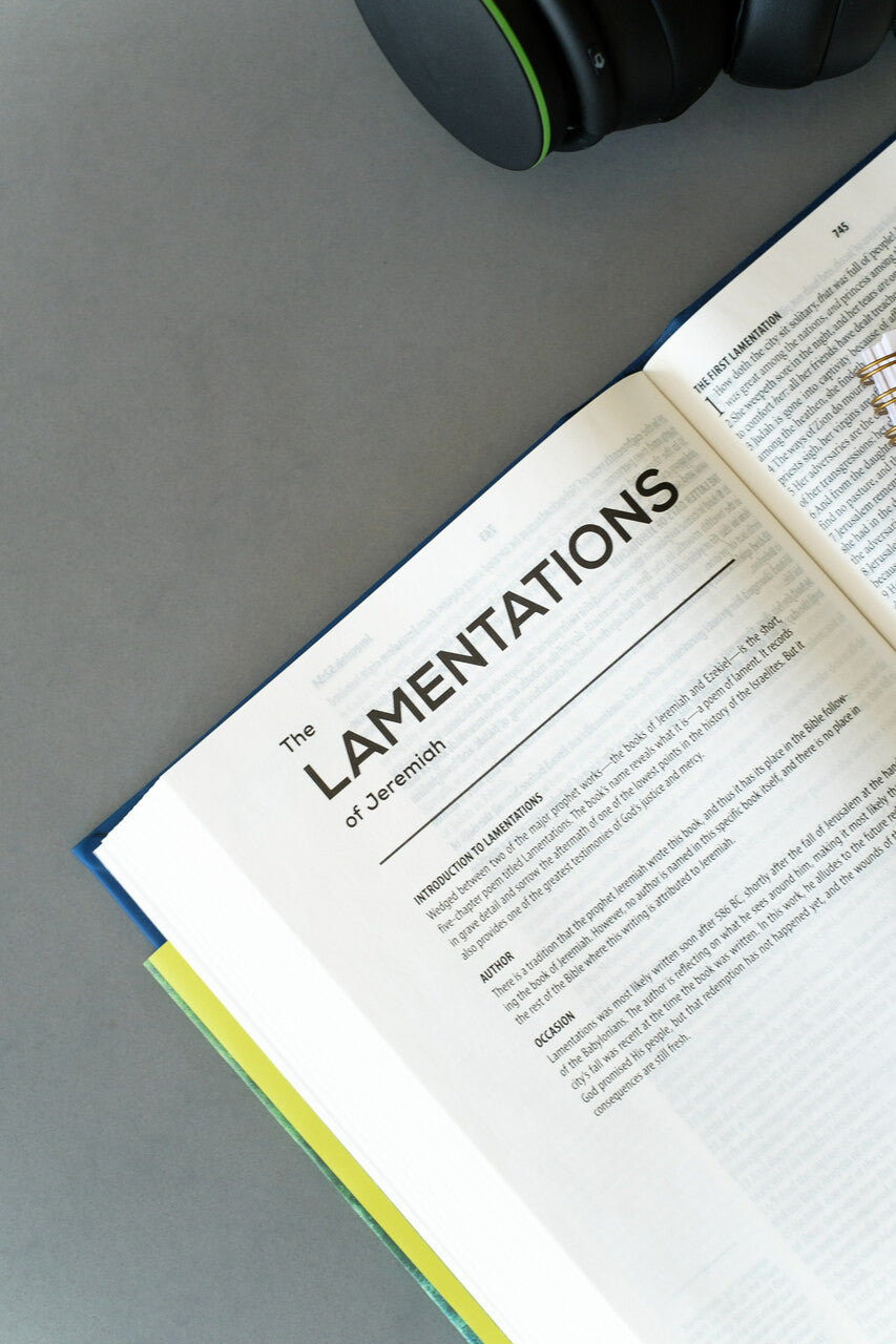 Daily Wisdom for Teen Guys KJV Devotional Bible - The Christian Gift Company