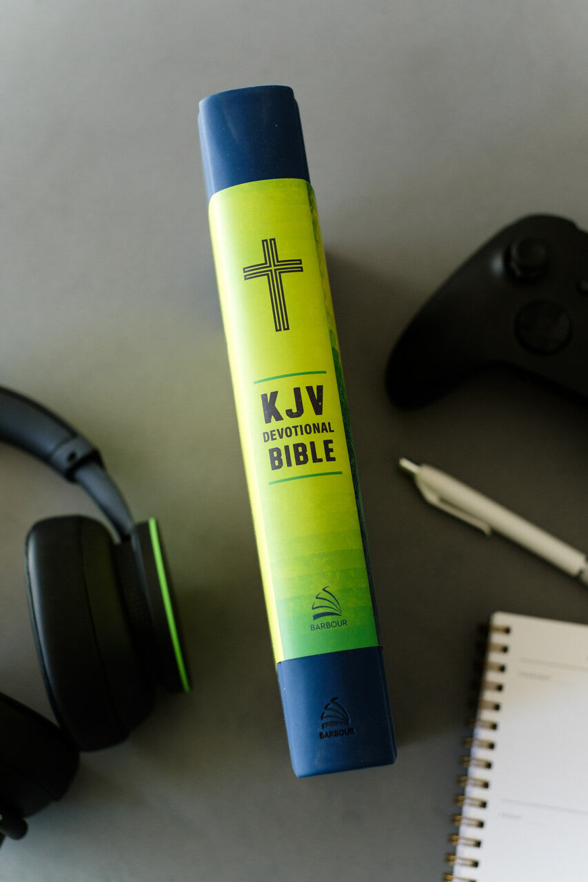 Daily Wisdom for Teen Guys KJV Devotional Bible - The Christian Gift Company