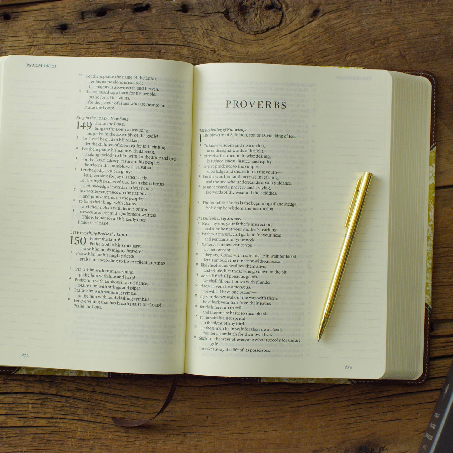 ESV Single Column Journaling Bible, Large Print (Cloth over Board, Antique Floral Design) - The Christian Gift Company