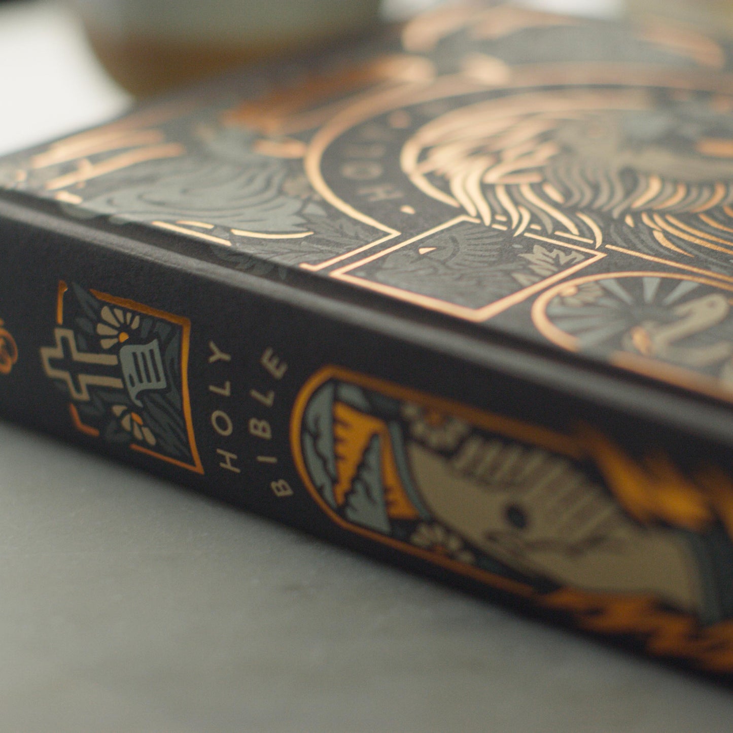 ESV Single Column Journalling Bible®, Artist Series - The Lion And The Lamb - The Christian Gift Company