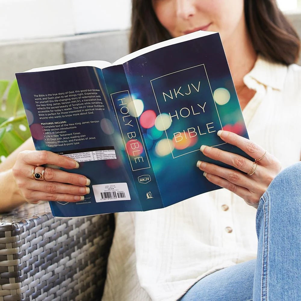 NKJV, Value Outreach Bible: Holy Bible, New King James Version - The Christian Gift Company