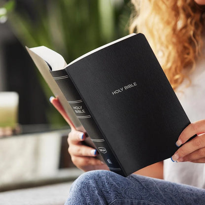 NKJV, Gift and Award Bible, Red Letter Edition, Comfort Print (Black) - The Christian Gift Company