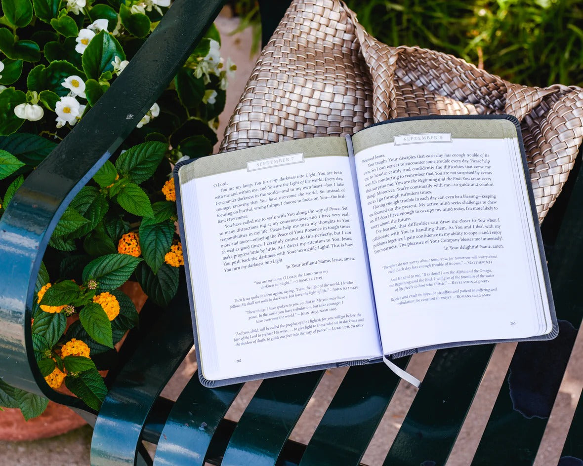 Jesus Listens: Daily Devotional Prayers of Peace, Joy and Hope - The Christian Gift Company