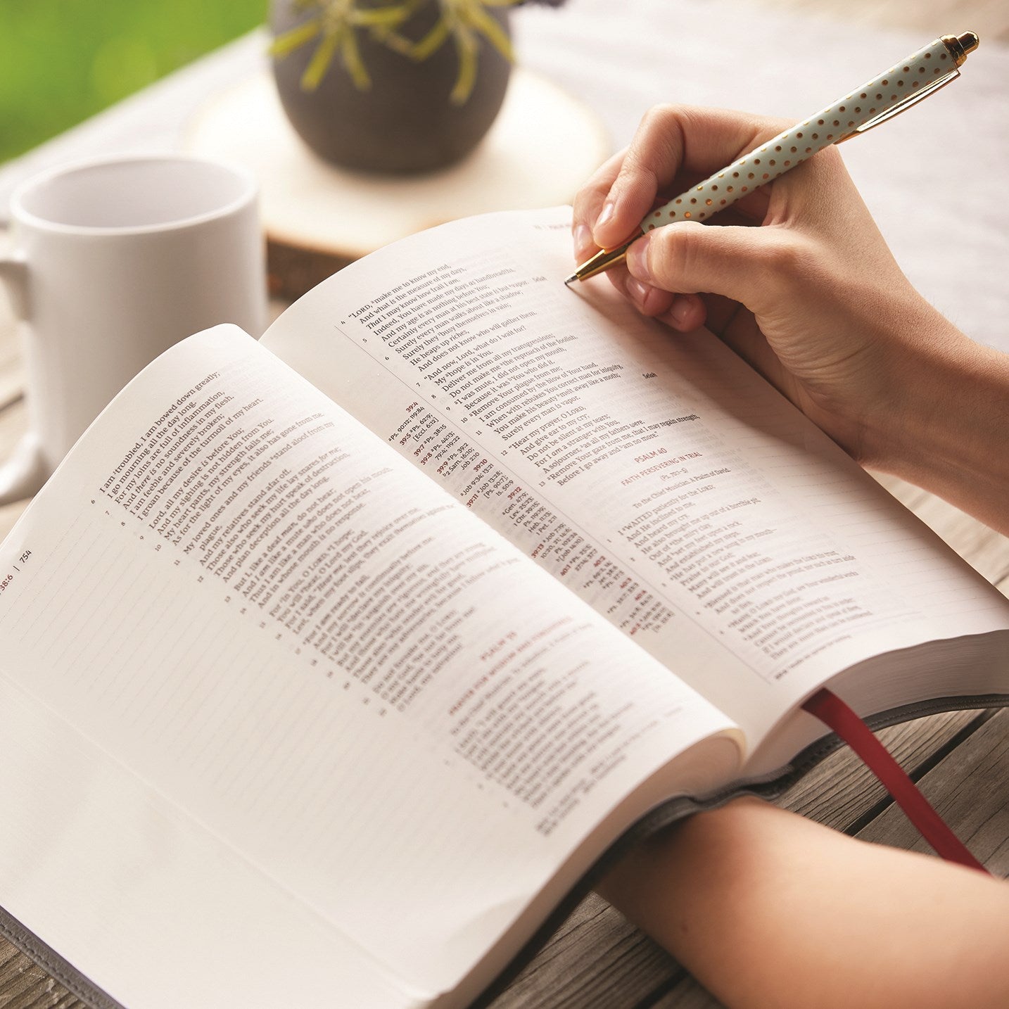 NKJV Journal the Word Reference Bible (Brown Leathersoft, Comfort Print) - The Christian Gift Company