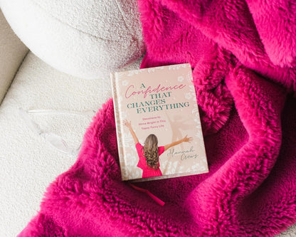 Confidence That Changes Everything: Devotions to Shine Bright in This Topsy-Turvy Life