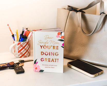 Dear Single Mom, You're Doing Great!: Devotions of God's Love Amid the Chaos